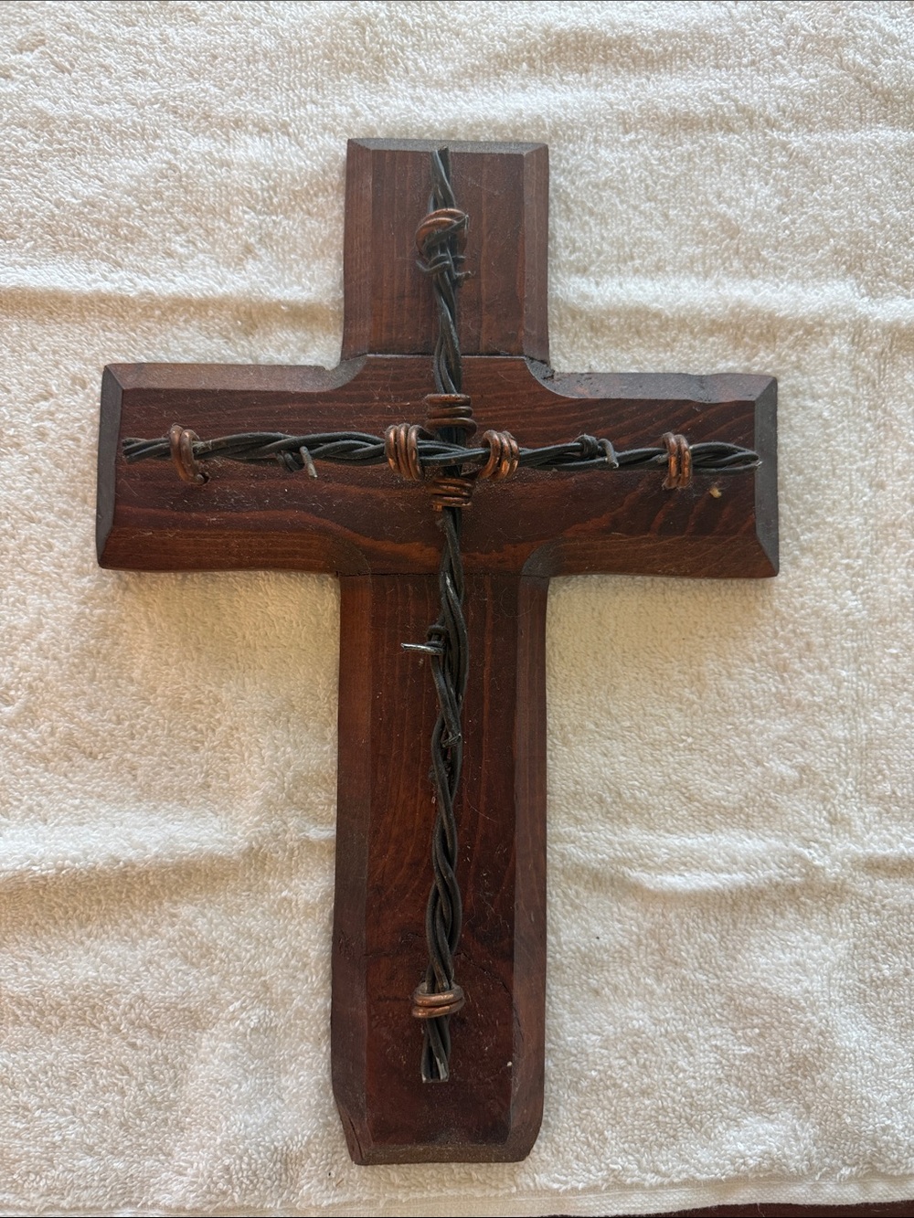 Rustic Wooden Cross Wall Decor with Twisted Wire Accent